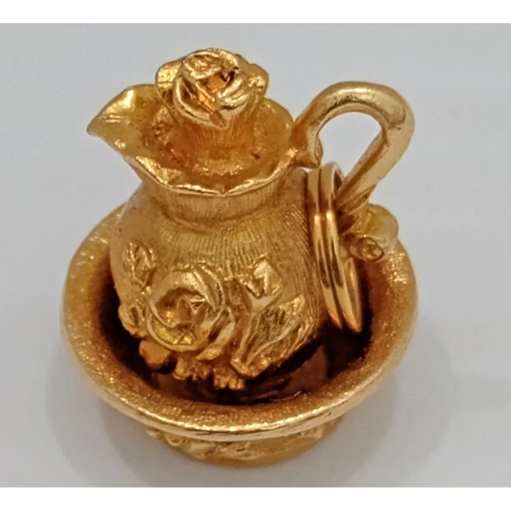 Vintage‎ Avon Gold Tone Rose Pitcher in Basin Charm Miniature Jug Pendant Signed